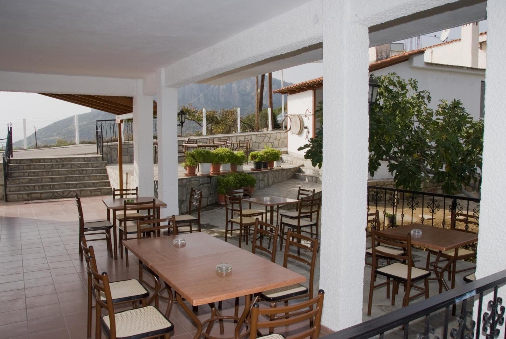 Hotel Arsenis 3*